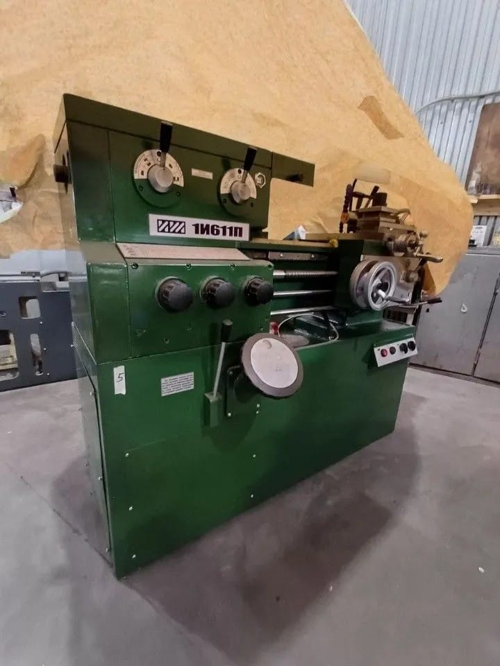 Станок токарно-винторезный1И611