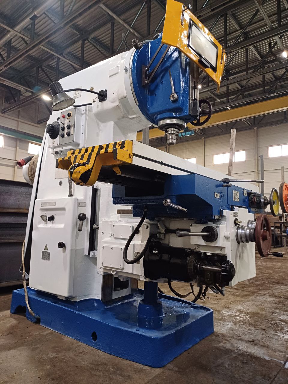 Станок консольно-фрезерный вертикальный ВМ127